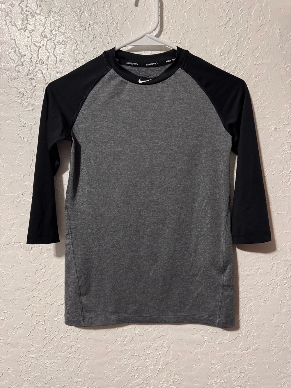Boys NIKE Dri Fit Gray Black Raglan Baseball T-Shirt Athletic Cut
